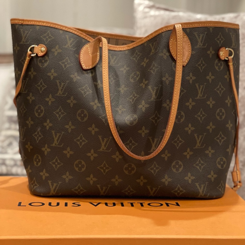 Louis Vuitton Neverfull Monogram Size: MM
